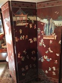Late 18th century Chinese room divider.