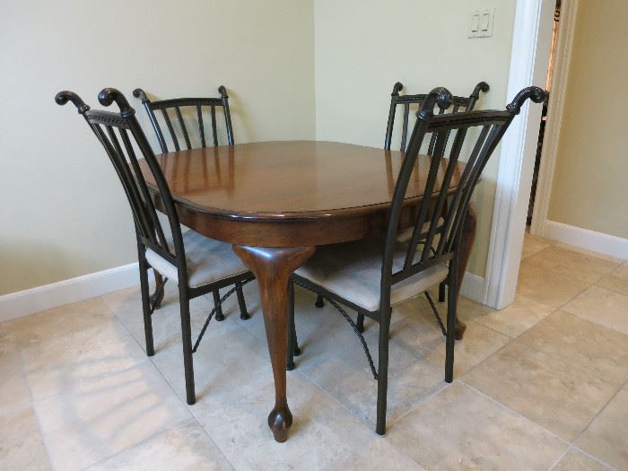 Nice Kitchen Table and Four Chairs