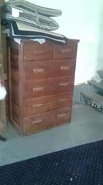 chest pf drawers