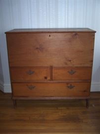 Early lift top blanket chest