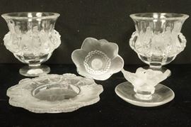 Lot 25 5pc LALIQUE France Crystal. Pr of footed bird urn