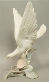 Lot 62 LLADRO Seagull Tern Bisque Porcelain Figure. Bird