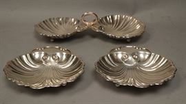 Lot 491 3pc Sterling Silver Shell Dishes. Two single figu