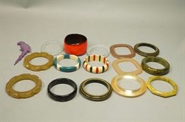 Lot 552 Lot 15 Bakelite  Plastic Bangle Bracelets. One c