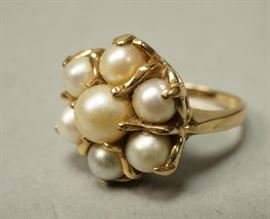 Lot 518 14K YG Gold Ladies Pearl Ring. Seven pearl cluste