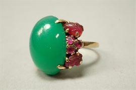 Lot 521 14K Gold YG Carved Ruby Ladies Ring. Large Caboch
