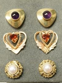 Lot 575 3 pr Gold Earrings. 2 pair 10K Gold Earrings. 1 p