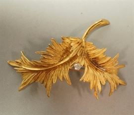 Lot 580 18K YG Gold Double Leaf Brooch. Small Diamond. Ma