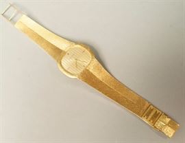 Lot 630 BUECHE GIROD Swiss Mens 18K Gold Watch. Gold Case