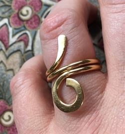 Beautiful and rare Cartier 18K Gold Ring
