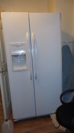 Side by side Kenmore with ice in door