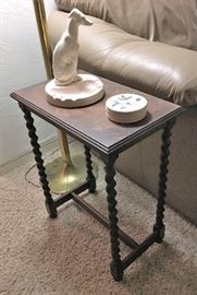 End Table w/ Spindle Legs
