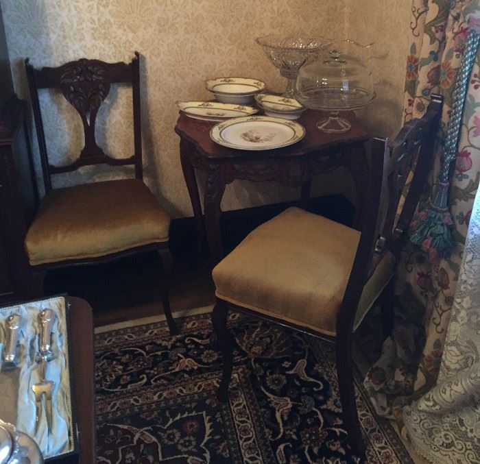 French style table with inlay and four side chairs with carved backs and upholstered seats