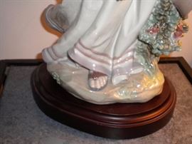 01001811 
MOSES & THE TEN COMMANDMENTS W/BOX Missing one finger
Issue Year: 1996 
Retirement Year: 2003 
Sculptor: Salvador Furió
Size: 21¼x11½ " 
Base included
Limited Edition 1200 pieces. This piece records the moment when Moses is given the ten commandments of God on Mount Sinai. The prophet is portrayed as quite elderly. He holds the commandments in his hand, while at his feet is the burning bush which revealed to him the name of Jehovah, God of his parents, as well as his mission to lead his people from Egypt's oppression and to Canaan. Listed at Replacements 1799.00 no box, ebay listed 2500.00 no box.