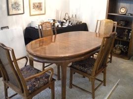Century dining room table and four chairs with leaf
