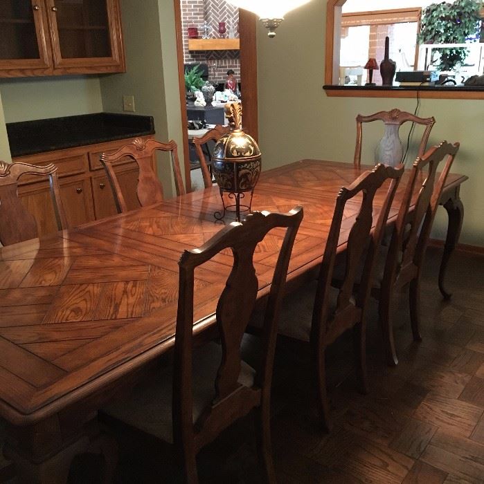 Drexel Heritage Dining table and 8 chairs