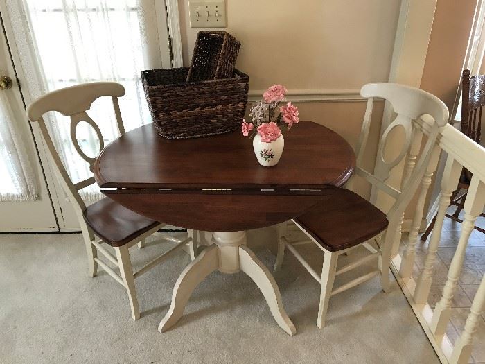 Havertys drop leaf table and two chairs