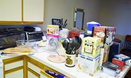 lots of newer kitchen