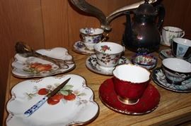 Decorative plates and teacup/saucers
