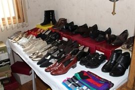 Ladies shoes; size 8