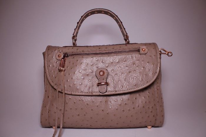 Rebecca Minkoff blush tote. Retails $250+. STARTING BID: $40 --- FIND MORE ITEMS ON OUR LIVE AUCTION WEBSITE! 