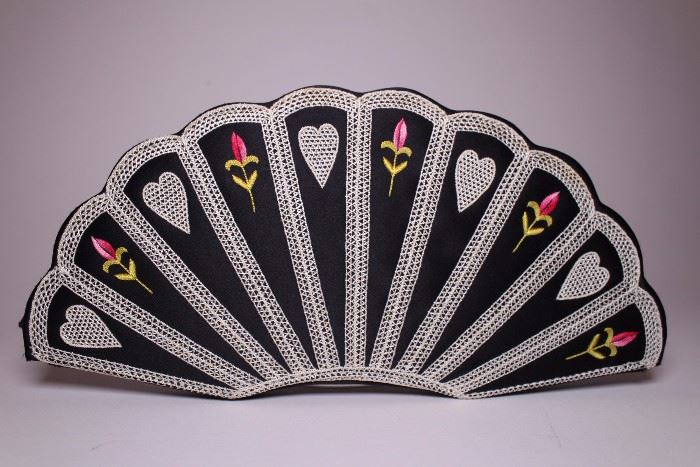 Lulu Guinness novelty fan clutch. Slightly used. Retails $350+. STARTING BID: $60 --- FIND MORE ITEMS ON OUR LIVE AUCTION WEBSITE! 