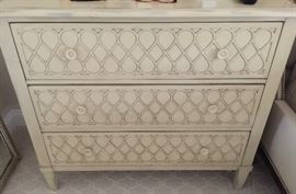 Hooker 3 Drawer Decorative Dresser (20’’ x 40’’ x 35’’)