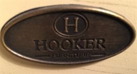 Hooker 3 Drawer Decorative Dresser (20’’ x 40’’ x 35’’)
