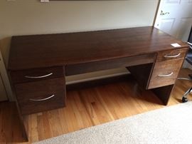 5 Drawer Modern Desk (64’’ x 24’’ x 32’’)
