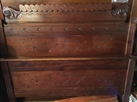 Matching full bed headboard, footboard (complete)