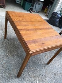 Oak expandable table