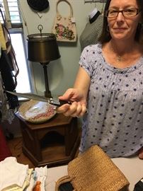 Jeanine correctly flashing a balisong knife