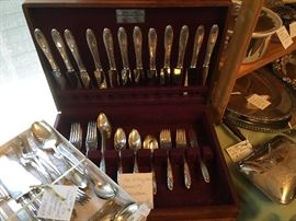 Flatware set