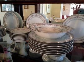 Noritake Glenwood China Dinnerware Set