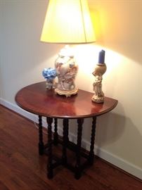 Beautiful Mahogany Banded Barley Twist Gate Leg Drop Leaf Table