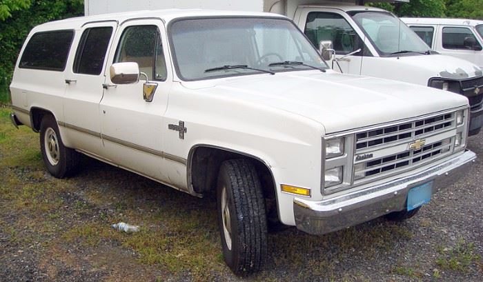 At 7PM: 1987 Chevy Suburban Silverado Wagon with 47,879 miles.