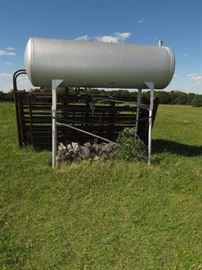 Big Farm Fuel Tank On Stand, It has allot of fuel in it, Going to stick the tank and update pretty certain it is Diesel