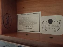 Stickley Leopold Original Cherry 4 Drawer Dresser and Pull-Out Shelf Chest (31’’ x 18’’ x 31’’)