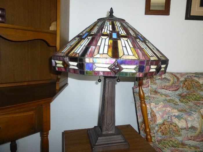 AZTEC TIFFANY STYLE TABLE LAMP 