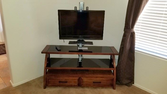 32" TV $100 /  TV Stand is SOLD