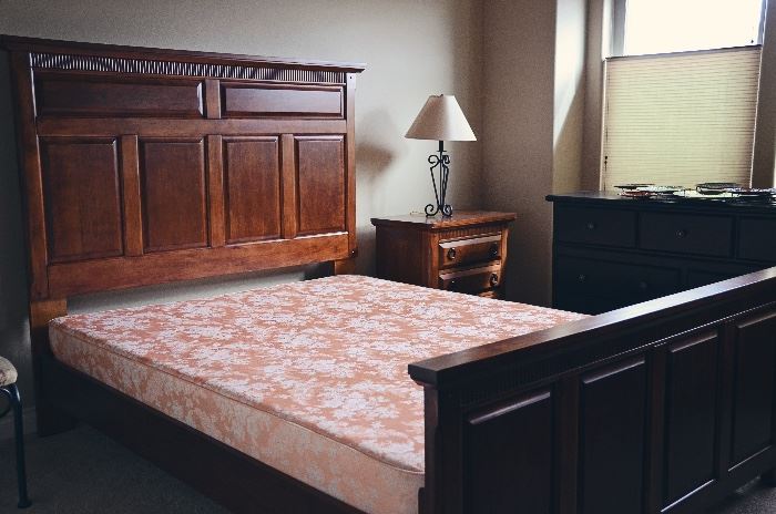 Queen size Panel bed with headboard, footboard & side slats