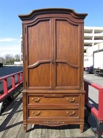 Armoire with internal drawers