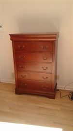 Chest of drawers. Like new