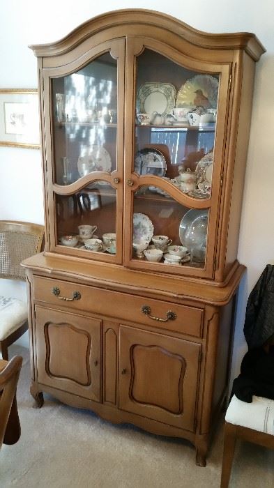 Lovely little Drexel hutch china cabinet - simple darling piece.