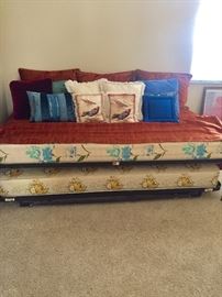 Day trundle bed 