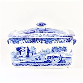Spode Blue Italian Bread Bin: A Spode Bread Bin from the Blue Italian Collection. This bin has straight side with two handles and is made of fine porcelain and is dishwasher and microwave safe. It is marked underneath with " “Dishwasher Safe Spode Made In England Italian Spode Design C 1816 Microwave Safe 23/A5.”