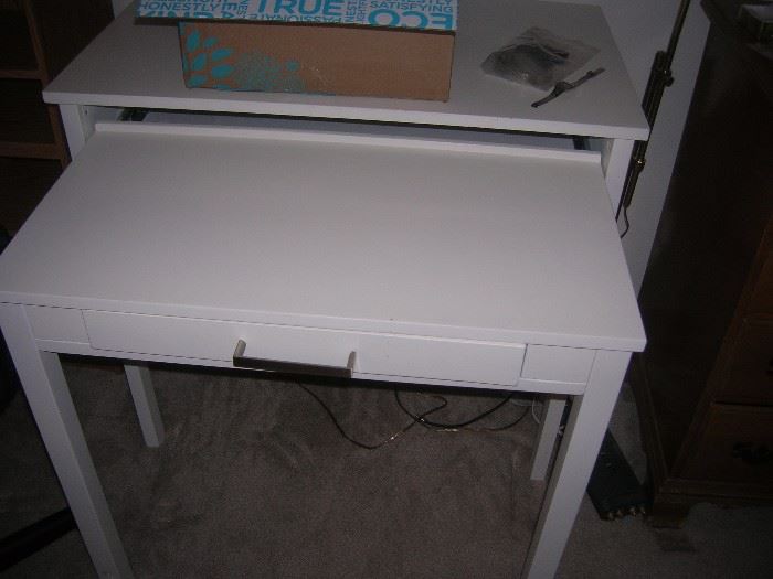 PULL OUT TABLE