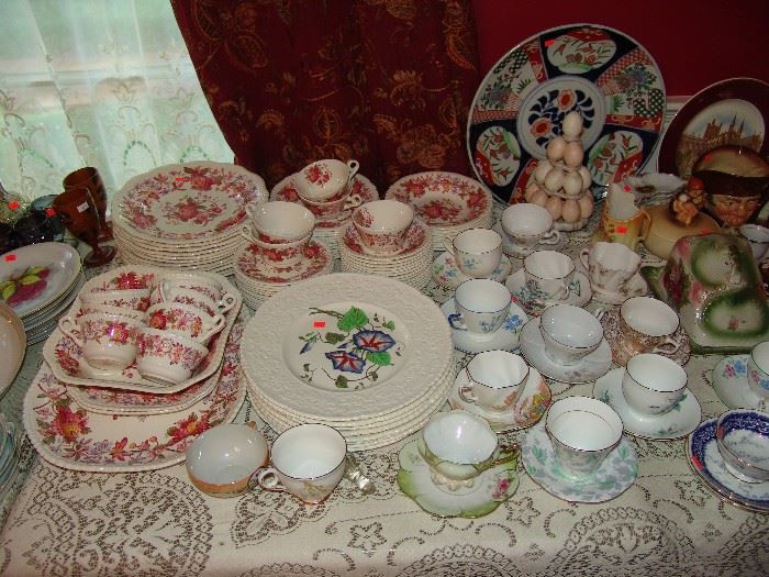 Set of Copeland Spode china, "Spode Aster" pattern and set of English Cauldron wildflower plates (8)