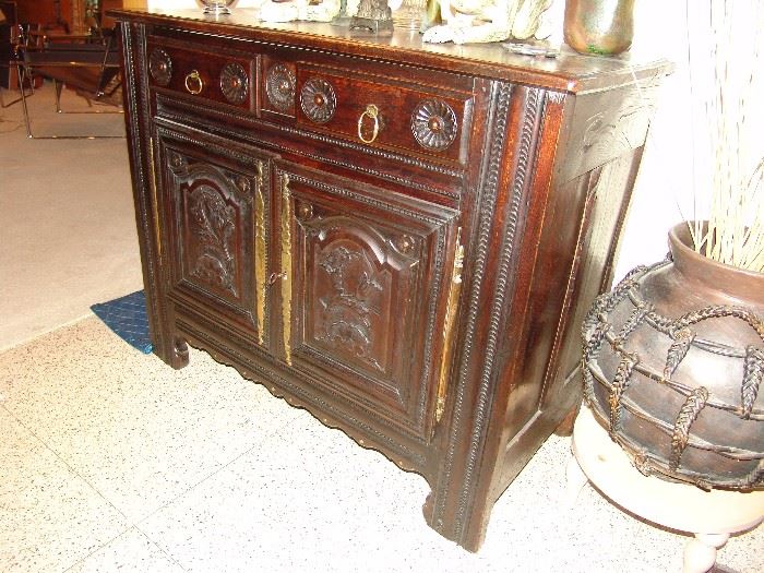 Mahogany entry hall chest with 2 drawers and 2 cabinet doors