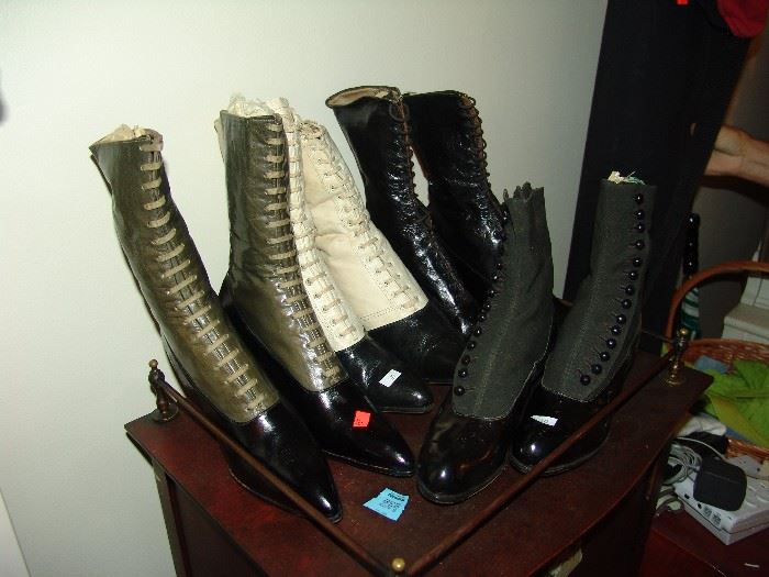 Reproduction of antique shoes